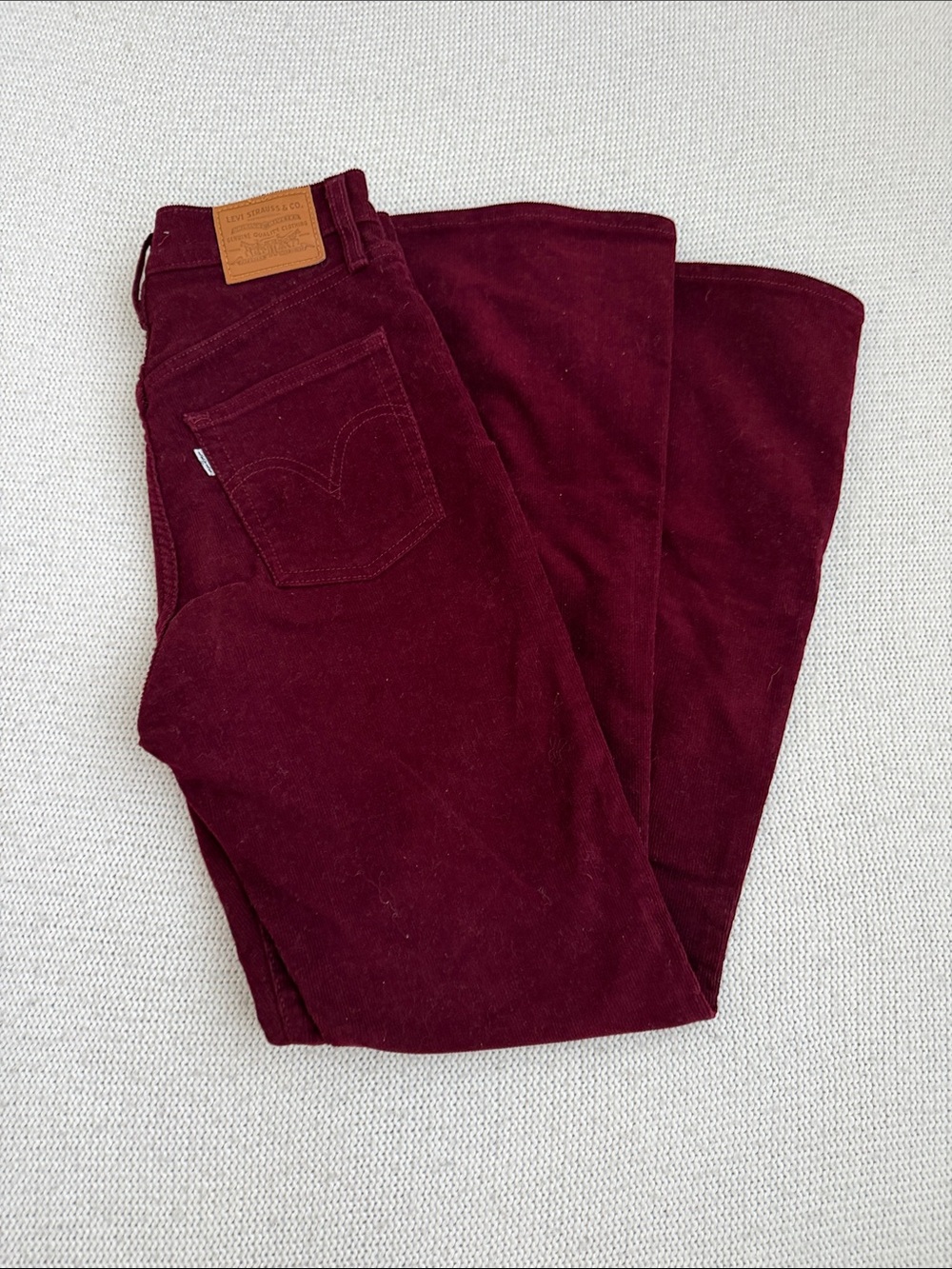 Levi’s Ribcage Flare Corduroy Pants Burgundy Size 26